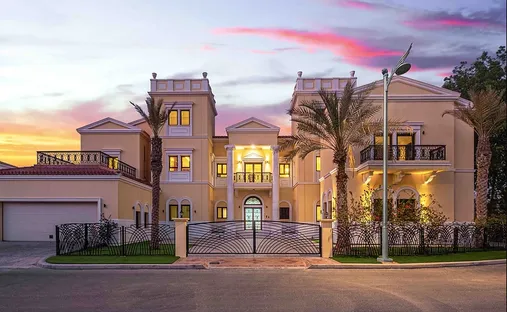 Waterfront Extravaganza: Palm Jumeirah Villa