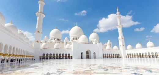 A Comprehensive Guide to the Historic and Spectacular Sheikh Zayed Mosque