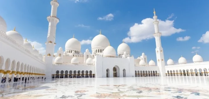 A Comprehensive Guide to the Historic and Spectacular Sheikh Zayed Mosque